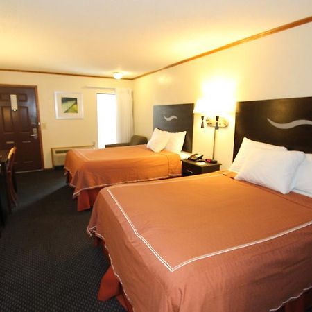 Days Inn Kansas City-Worlds Of Fun Bagian luar foto