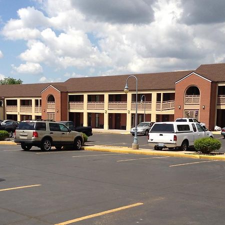 Days Inn Kansas City-Worlds Of Fun Bagian luar foto