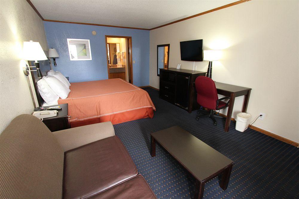 Days Inn Kansas City-Worlds Of Fun Bagian luar foto