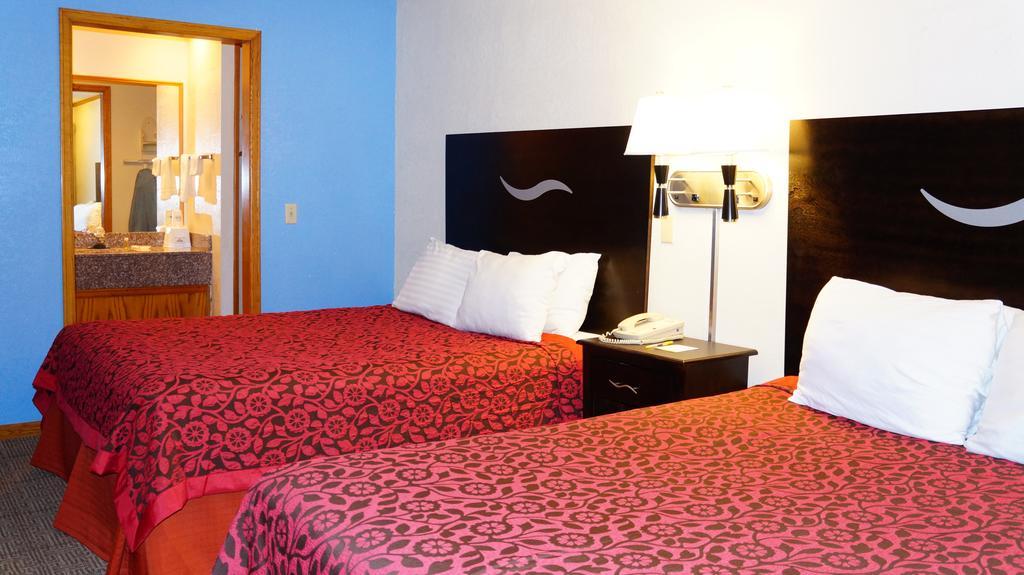 Days Inn Kansas City-Worlds Of Fun Bagian luar foto