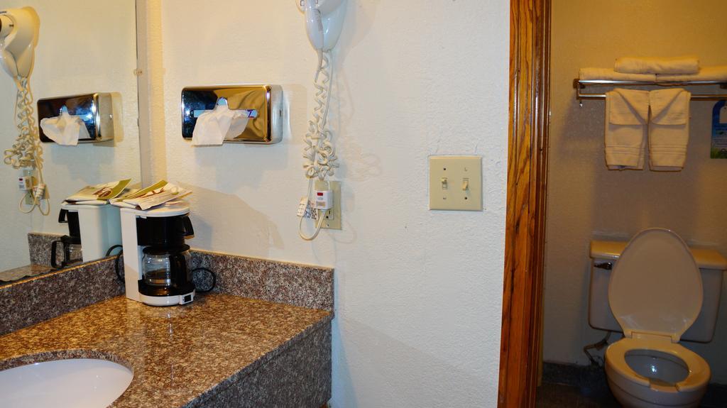Days Inn Kansas City-Worlds Of Fun Ruang foto